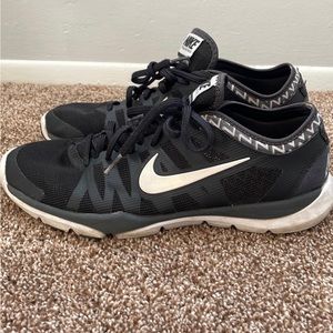 Size 9.5 Nike Shoes